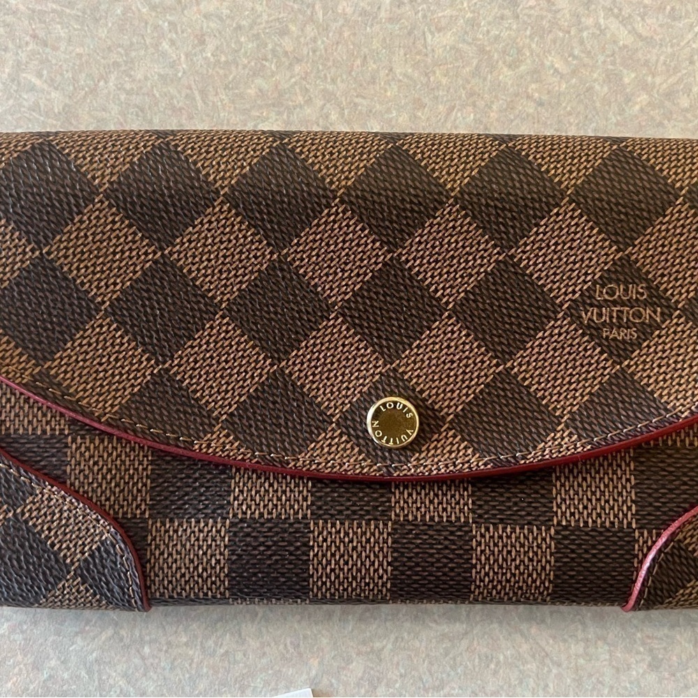 Louis Vuitton Caissa Wallet Damier